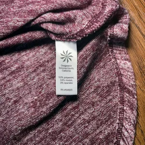 Athleta Space Dye Long Sleeve Top Burgundy Thumbholes Curved Hem Womens M Active thumbnail 9