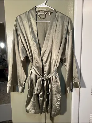 Victoria's Secret Women's One Size Silky Satin Robe Pale‎ Light Green True Wrap thumbnail 2