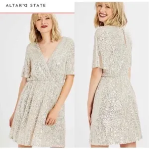 Altar’d’ State NWT Gold Mesh Sequin V-Neck Lined Bridesmaid Mini Dress Medium thumbnail 2