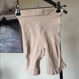SKIMS Seamless Sculpt Mid Thigh Short compression nude sand shape wear NWOT Sz L thumbnail 5