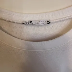 Zara Crew Neck Long Sleeve Light Weight Crop Sweater Top Blouse White Size Small thumbnail 2