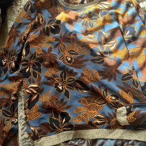 Le Lis‎ medium floral top thumbnail 4