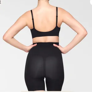 SKIMS SEAMLESS SCULPT MID THIGH SHORT, color black thumbnail 4