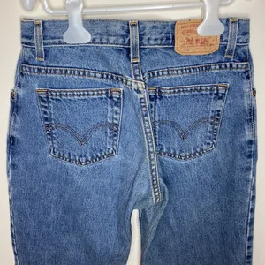 Levi’s 550 Classic relaxed 100% cotton rigid denim light wash jeans sz 6 thumbnail 4