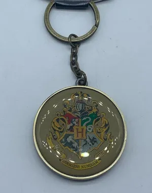 HARRY POTTER Hogwarts house crest and platform 9 3/4 keychain new in pac… thumbnail 9