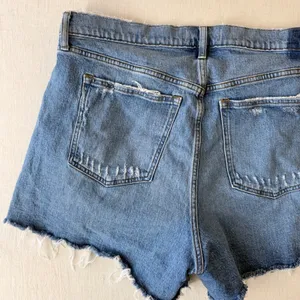 Abercrombie & Fitch The 4" Mom Short 34/18 Blue Curve Love Distressed Denim thumbnail 8