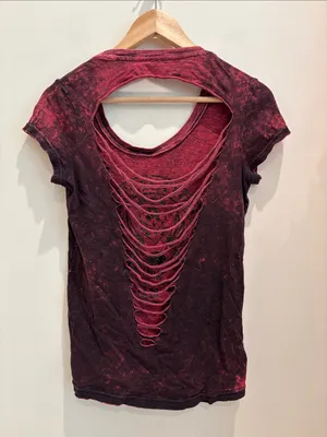 Affliction Women’s Tee Cutout Red Graphic Skull Shirt Size Small thumbnail 4