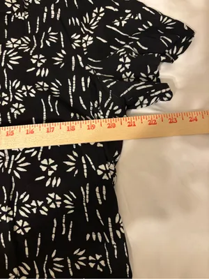Orvis Women’s Large Black White Batik Print Rayon Button Front Shirt thumbnail 3