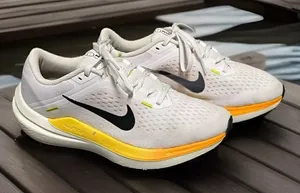 Nike Zoom Winflo 10 Women's White Running Shoes Size 8.5M thumbnail 1