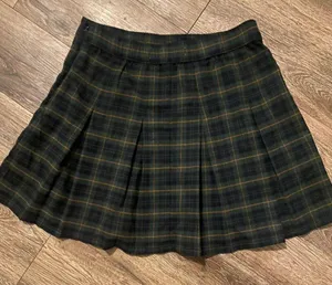 EUC Hollister Pleated Plaid Mini Skirt Size Medium School Girl Preppy Valley thumbnail 3