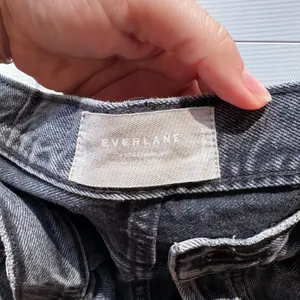 Everlane The Cheeky Straight Leg Jeans Cropped Charcoal Gray‎ Women's Size 28 thumbnail 3