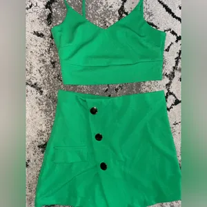 ⚠️SOLD⚠️Green party set Green Size XS thumbnail 3