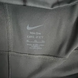 Nike One Dri-FIT 2-Piece Set Leggings & Sports Bra Women’s Large Tie-Dye thumbnail 4