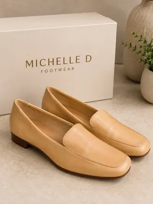 Michelle D‎ Womens Tan Beige Leather Square Toe Loafers Low Block Heel SZ 7 thumbnail 1