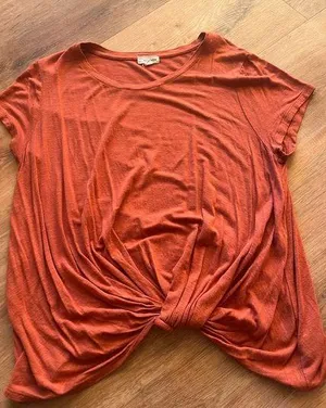 Eyeshadow Burnt Orange knotted shirt. Size Large. thumbnail 1
