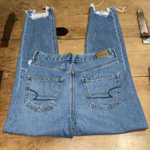 American Eagle Denim Distressed Mom Jeans Size 2 thumbnail 4