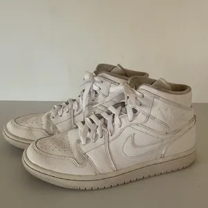 Air Jordan 1 Mid Triple White Women’s 8 Youth 8Y BQ6472-110 Leather Sneakers thumbnail 2