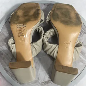 H&M Ruched Cream Block Heel Mules Women’s US 8.5 EU 40 Square Toe Slip On thumbnail 9