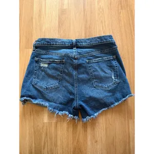 Silver Jeans Co Not Your Boyfriend's Shorts Distress Denim Medium Wash W28 L3.5 thumbnail 4
