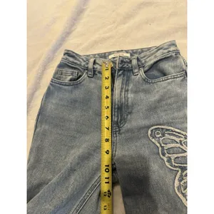 Pacsun Butterfly Patch Women’s '90s Boyfriend Jeans, Size 26, Short Length. thumbnail 9