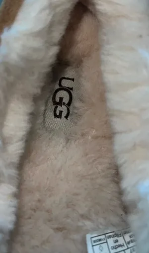 Ugg slippers  thumbnail 2
