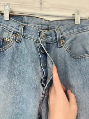 Levi’s Rare Vintage Light Wash 2004 Buttonfly 501 Jeans thumbnail 8