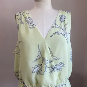 Banana Republic V-Neck Peplum Career Blouse in a Creamy Floral Yellow Sz‎ XL thumbnail 5