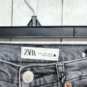 Zara Pants Women Size 2 Washed‎ Black High Rise Straight Denim Jeans Button Fly thumbnail 3