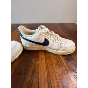 Nike Air Force 1‎ 07 Low Womens White Navy Gold Sneakers FZ6768-100 Size 9 thumbnail 3