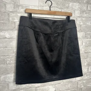 Lululemon Scuba High Rise Mini Skirt Velvet NWT Size Large (BLACK) LW8AL9S thumbnail 6