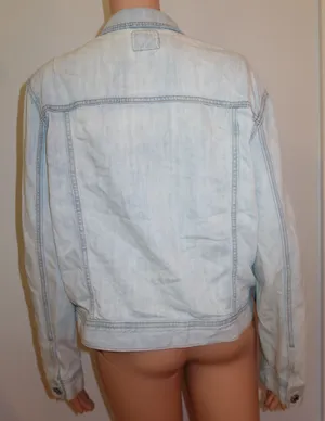 American Eagle Light Wash Jean Jacket thumbnail 3