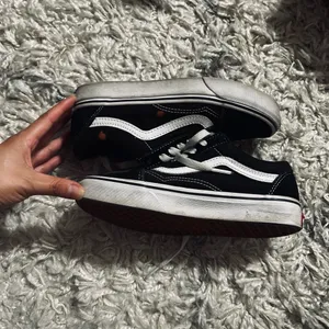 Vans Old Skool Shoes thumbnail 2