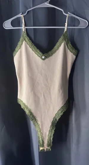 Edikted Beige with green lace bodysuit thumbnail 1