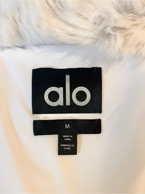 NWT Alo Yoga Opulent Faux Fur Cropped Jacket In Ivory Size Medium thumbnail 6