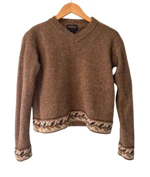 Vintage Woolrich Women's S 100% Wool V-Neck Sweater Made in Japan Floral Trim thumbnail 1