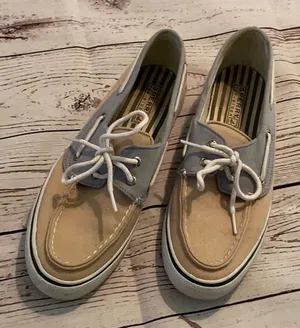 MOVING SALE!! Women’s sperry boat shoes! thumbnail 1
