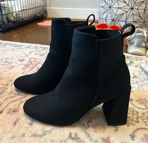 Francesca's Suede black heels thumbnail 1