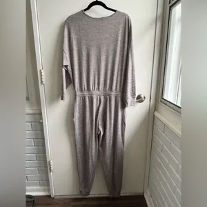 Vuori Long‎ Sleeve Lux Jogger Jumpsuit medium athleisure yoga travel thumbnail 5