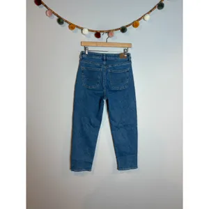 American Eagle medium wash Mom Straight Jeans thumbnail 4