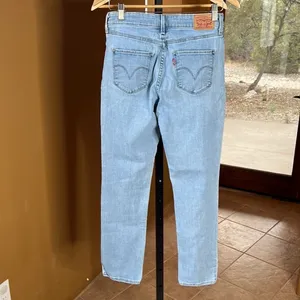 Levi’s Classic Mid Rise Skinny Jeans Light Wash Stretch W28 L30 Size 6 thumbnail 7