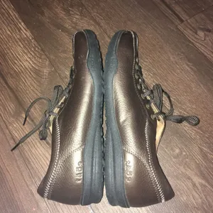 Taos Stealth brown lace up sneakers, size 7.5 thumbnail 3