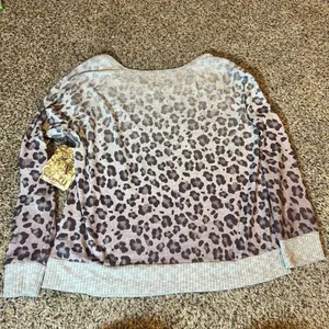 One World Leopard Ombre Pullover Sweatshirt Womens Size L Grey Black Long Sleeve thumbnail 6