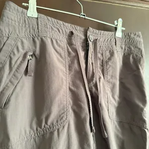 THE NORTH FACE | Dark Gray Convertible Roll up Hiking Pants | Size 8 Short thumbnail 4