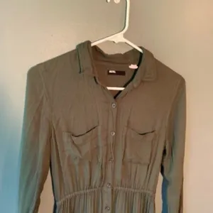 BDG‎ Women's Size XS Shirt Dress Button Down Dark Green Roll Tab Sleeves thumbnail 2