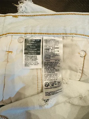 Levi’s 501 Distressed Women’s Light Wash Button Fly Shorts-Size 26 thumbnail 3