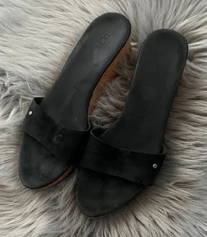 VGUC UGG Women's Black Slide Sandals Suede sz 8 thumbnail 1