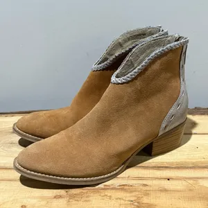 Journee collection Two‎ Tone Suede Western Booties Size 7.5 B102 thumbnail 2