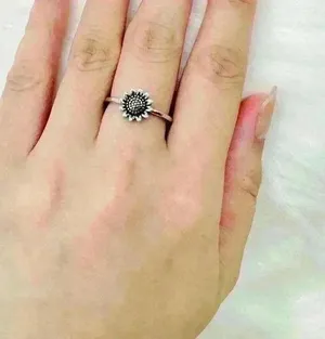 Vintage Sunflower Design Ring Silver Plated size 6 thumbnail 1
