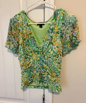 I.N. San Francisco Green Floral Blouse thumbnail 1
