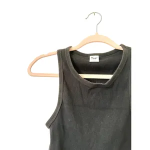 ARITZIA TNA Ribbed Cropped Racer Tank Black Small thumbnail 3